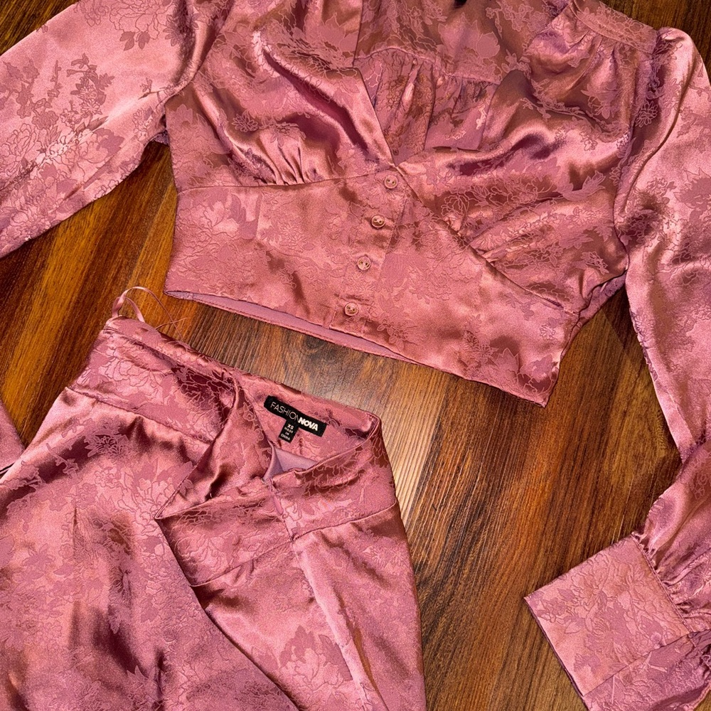 Fashion Nova Mauve Satin Jacquard Long Sleeve Crop Top and Skirt Set - Picture 4 of 4